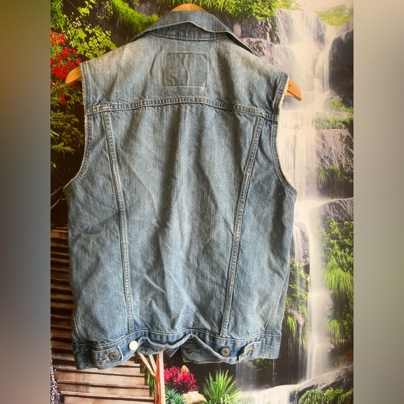 Levi's Men's Blue Denim Trucker Vest Sleeveless Jacket Biker
Size SMAL - Picture 4 of 9